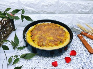 23、做饼＋咖喱香菇鸡丁披萨饼,戴上隔热手套，稍凉一会可以开吃啦！香味扑鼻而来。