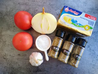 1、意式披萨酱,首先准备好食材，洋葱我用的白洋葱