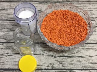 6、糖桂花,待桂花完全晾干了，然后准备绵白糖，一个消毒过的干净干燥的玻璃瓶，接下来就开始腌制糖桂花啦。