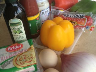 1、多彩铁锅披萨,准备好材料