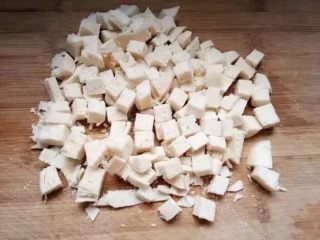 2、馒头披萨,馒头切丁