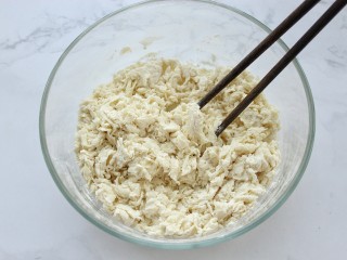 5、原味苏打饼干,搅拌成棉絮状