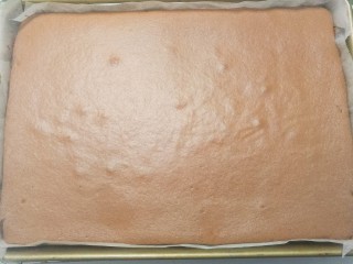 10、奥利奥奶油盒子蛋糕,烤好的蛋糕取出晾凉；