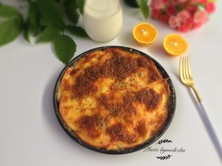 12、火腿芝士烤土豆片,出炉后趁热食用。