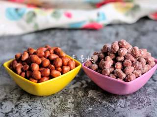 11、香酥油炸花生米,我准备了300克花生，另外的一半花生我做成了糖霜花生。