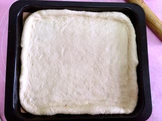 2、黑椒牛柳披萨,披萨面饼的做法，见我的另一个菜谱‘简易田园披萨’里有详细的说明。