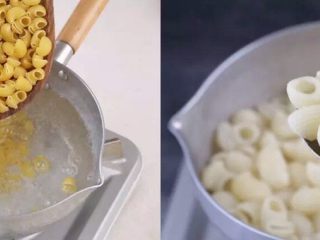 2、一份不正宗的意大利面，但好吃到一人吃三碗！？,加入意面小火煮15分钟，滤勺捞出控干水分