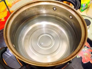 5、金蒜秋葵拌茄子,煮一锅水！