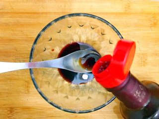 12、金蒜秋葵拌茄子,滴四五滴香醋！