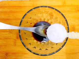 13、金蒜秋葵拌茄子,加一小勺细砂糖！