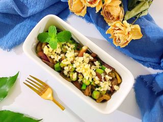 23、金蒜秋葵拌茄子,按照芽芽的惯例，还是要美美的摆拍一下的????