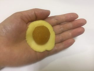 15、凤梨酥,放一块馅料