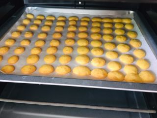 13、蛋黄小饼干,新鲜出炉啦！