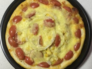 10、火腿鸡肉披萨,入烤箱,中层,上下火,200度,20分钟即可