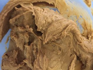 10、咖啡贝壳曲奇,切拌均匀至无干粉状