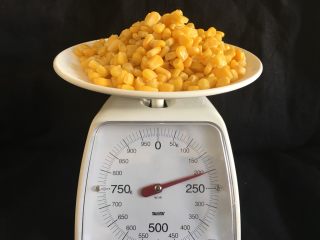 1、玉米烙,称取玉米粒
