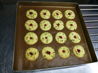 13、宝宝日常小饼干——开心果薄脆饼,再次烤2分钟即可