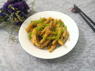 13、凉拌糖醋鸡爪,腌制时间到，即可盛出上桌