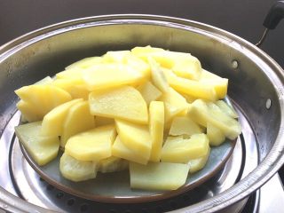 4、小零食+土豆泥曲奇,蒸好后取出