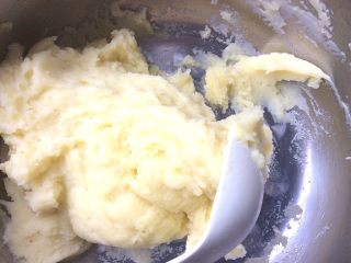 8、小零食+土豆泥曲奇,加到满意为止，稀稠比原来的土豆泥稍软一点就好