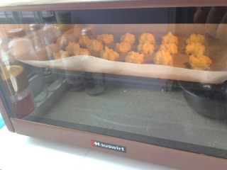 13、小零食+土豆泥曲奇,提起预热烤箱，200度，烤10分钟即可取出，放凉