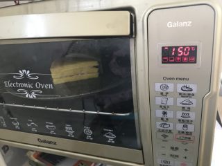 18、黄金三明治,入预热好的烤箱烤箱150度