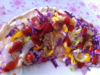 8、饼铛披萨,爱吃番茄酱的还可以在表面加点番茄酱，美味披萨完成。