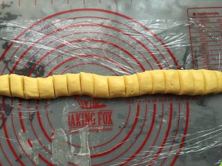 8、鸡蛋饼干,平均分成18份