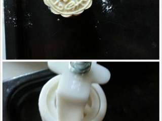 8、冰皮绿豆仁月,向下倒装、用左手压住模具边然后用右手拉上来就oK了！冰皮月做好打包入袋放入冰箱会更好！