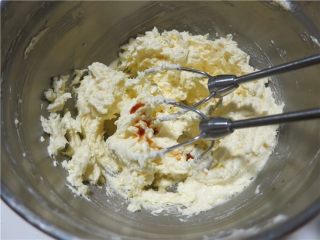 5、提拉米苏小饼干,加入香草精继续搅打