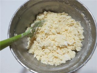 7、提拉米苏小饼干,用刮刀翻拌均匀