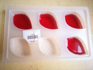 12、樱桃慕斯,剩余的镜面材料制作了几片树叶形状的镜面，后来装饰用，