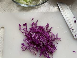 4、蔬菜沙拉,紫甘蓝切丝