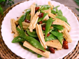 8、凉拌腐竹好吃的秘诀,看一遍就懂,两分钟就能上桌!,夏日爽口菜上桌啦~！