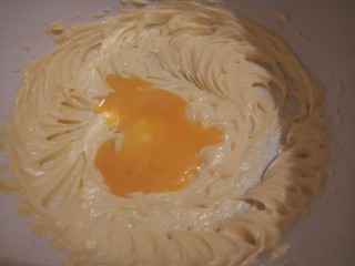 4、手工diy饼干,加生蛋黄一个