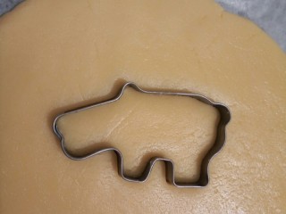 9、手工diy饼干,用河马磨具给的印出来,