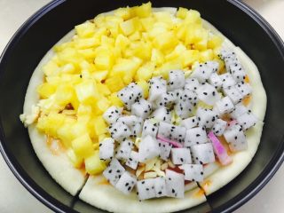 4、水果披萨,洒上去