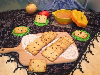 15、蔓越梅饼干,香酥的蔓越梅饼干，配上一杯蜂蜜柚子茶，美美的下午茶，慢慢享用吧。