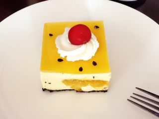 27、百香果芒果流心慕斯,避暑神器，孩子超级喜欢。