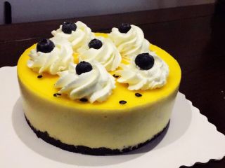 28、百香果芒果流心慕斯,成品图。