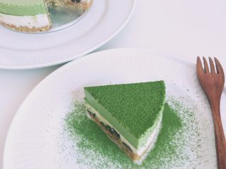 12、抹茶红豆冻芝士,切块简单装饰的样子，是不是很有食欲呀～