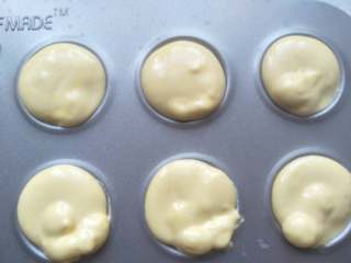 9、小熊蛋圆饼干,在烤盘上挤出圆形