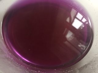 3、海洋牌榴莲芝士生煎包,过滤出水