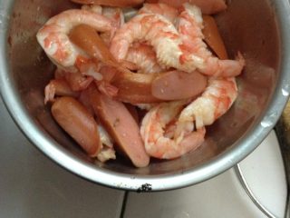 3、饼铛披萨,虾，火腿肠，黄菜椒