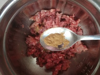 3、煎牛肉丸,胡椒粉