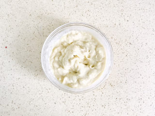 8、芝士榴莲披萨,剩余的肉，用筷子搅拌成榴莲泥