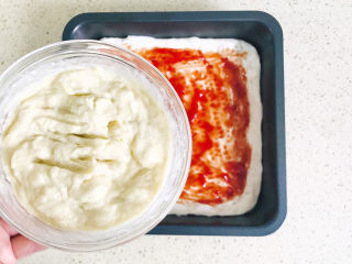 16、芝士榴莲披萨,倒入榴莲泥