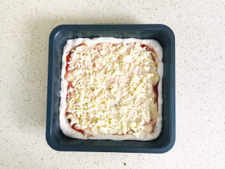 18、芝士榴莲披萨,最后撒上芝士碎