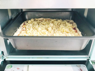 19、芝士榴莲披萨,送进烤箱，200度，15分钟