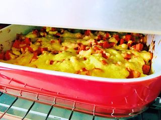 9、馒头版披萨,准备开吃。